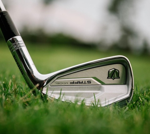 Kij golfowy iron 7 Wilson STAFF MODEL CB FORGED, meski, szaft stalowy, stiff
