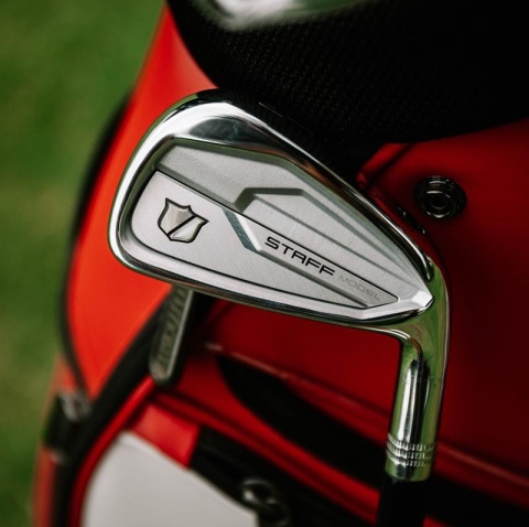 Kij golfowy iron 7 Wilson STAFF MODEL CB FORGED, meski, szaft stalowy, stiff