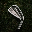 Kij golfowy iron 7 Wilson DYNAPWR FORGED, meski, szaft grafitowy regular