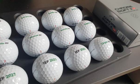 Personalizácia golfových guľôčok (tlač loga na golfových guľôčkach)