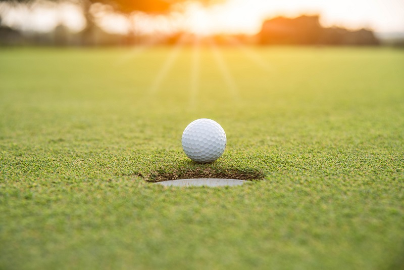 Jaka jest historia piłki golfowej?