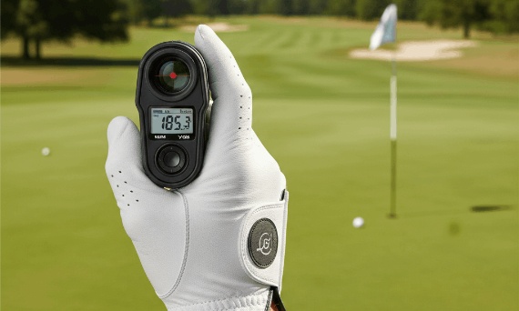 Laser czy GPS? Jak wybrać odpowiedni dalmierz golfowy do Twojego stylu gry?